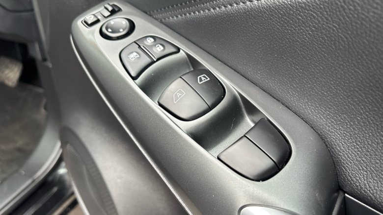 Nissan Juke 1.0 DiG-T N-Connecta 5dr DCT Petrol Hatchback